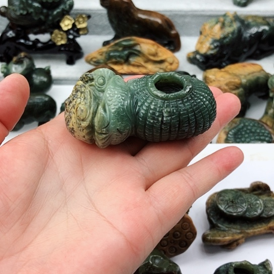 岫岩河磨玉（透闪石质玉）把件未镶嵌拉***歌