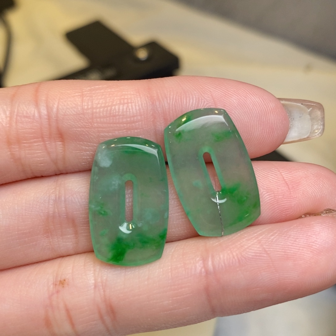翡翠耳饰未镶嵌福贝