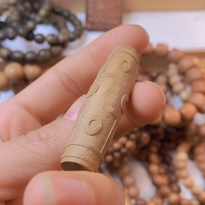 檀香木其他焦糖。瑕疵