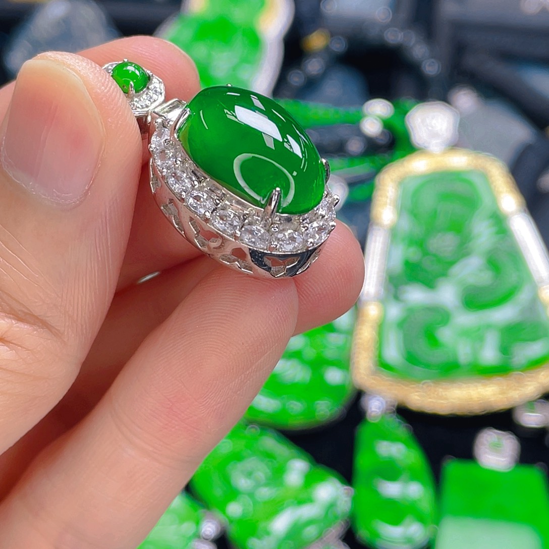 吊坠(不含链)未镶嵌翡翠