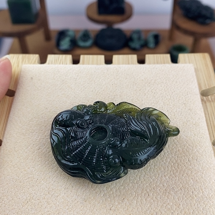 风***淡蛇纹石玉未镶嵌大丰收