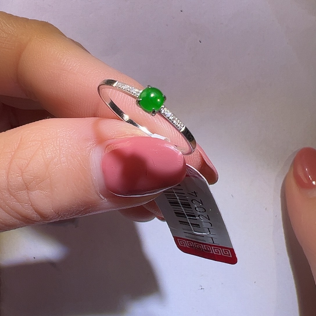 翡翠颈饰18K金镶嵌戒指