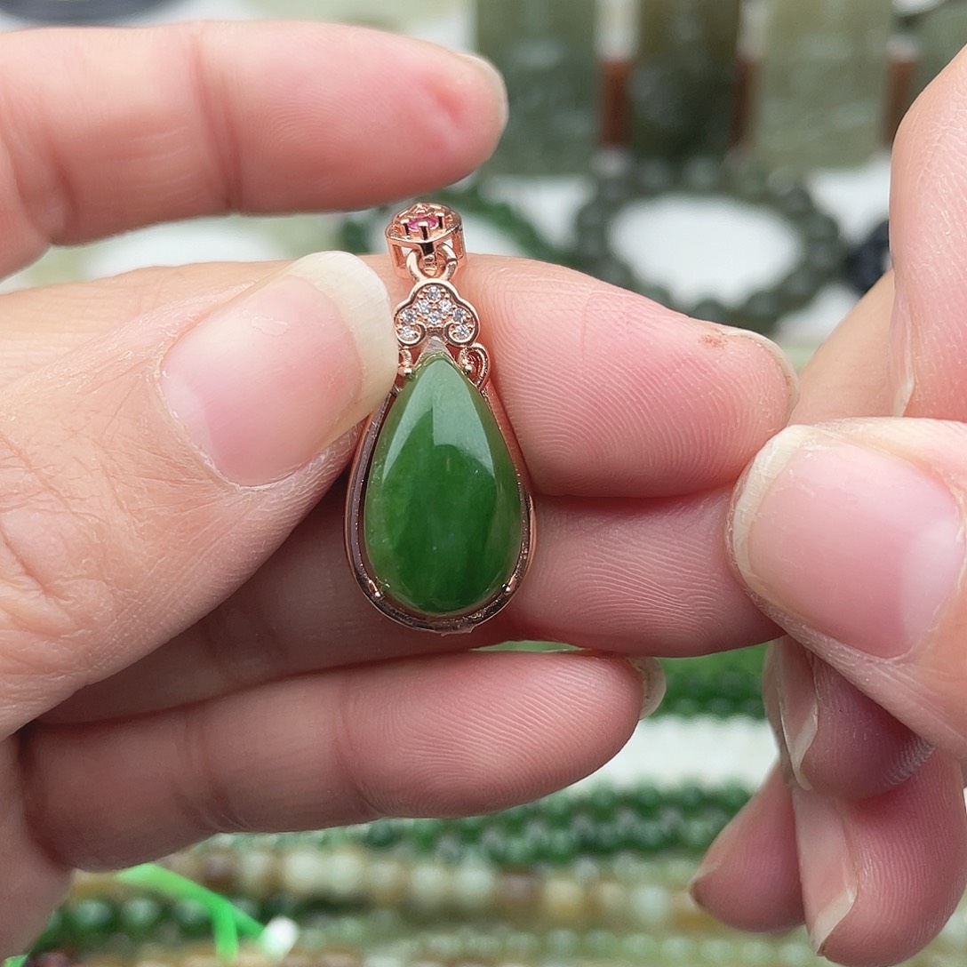 和田玉颈饰合金和田玉颈饰合金