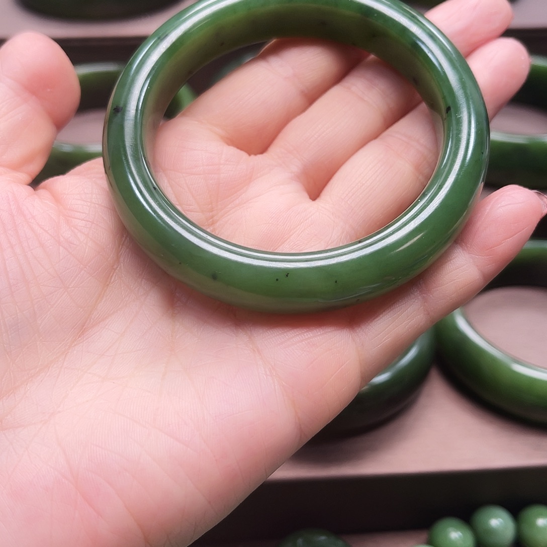 和田玉（碧玉）未镶嵌手镯