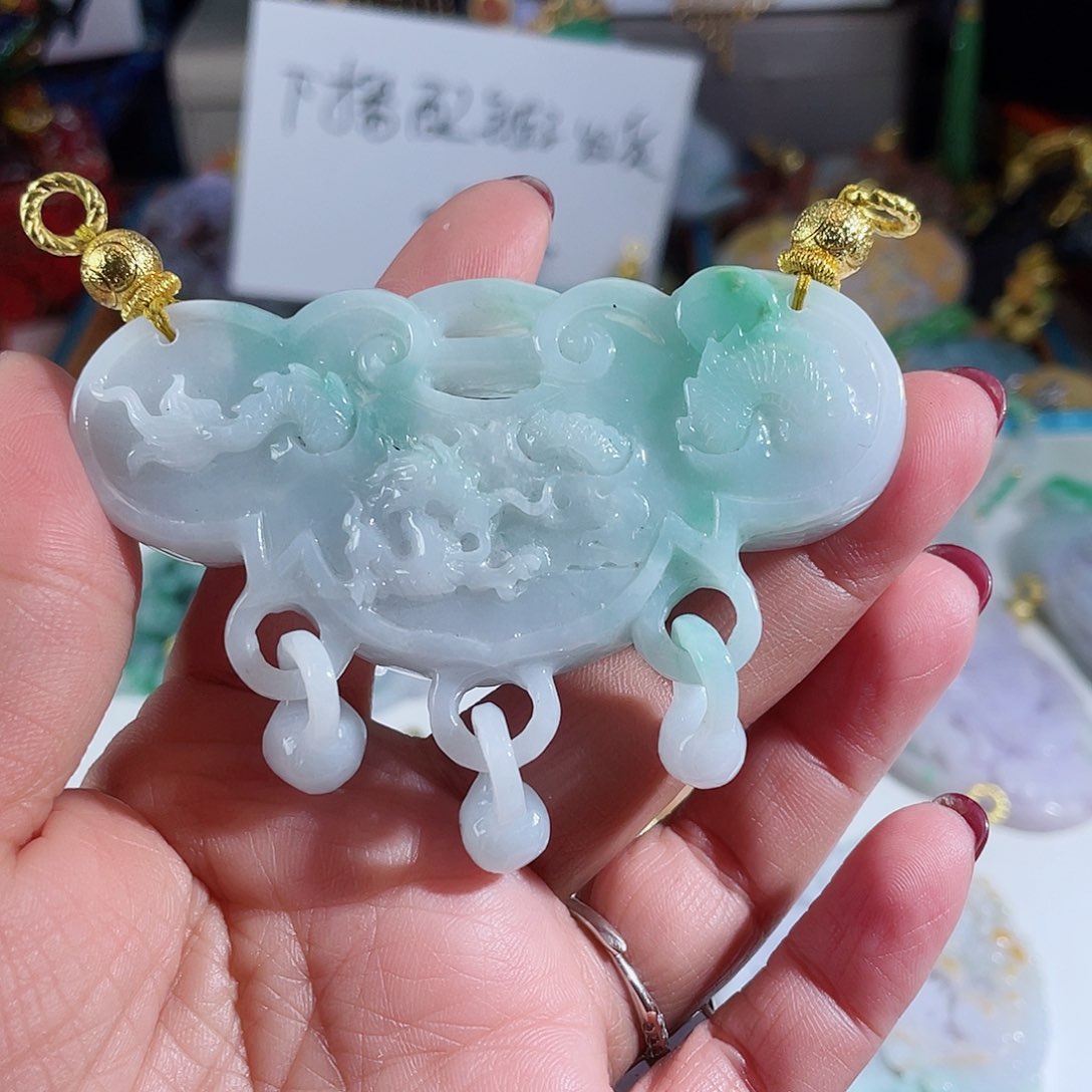 翡翠颈饰未镶嵌翡翠种水三环锁