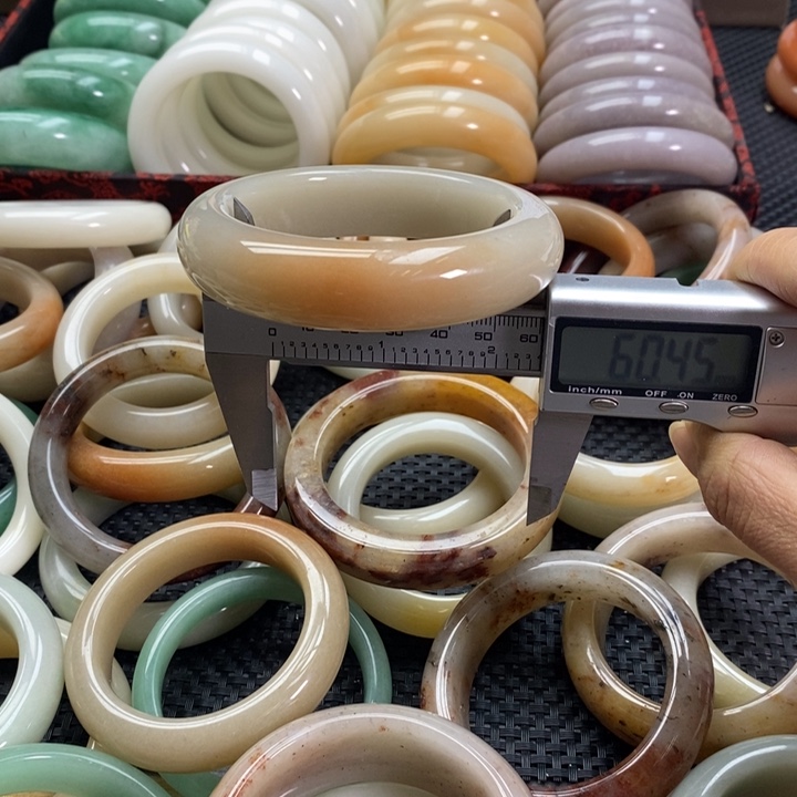 石英质玉未镶嵌手镯