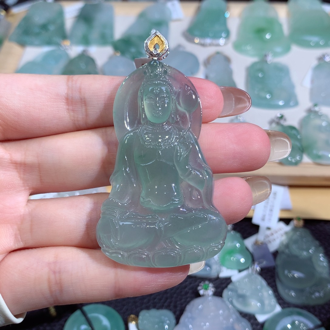 翡翠18K金镶嵌颈饰菩萨