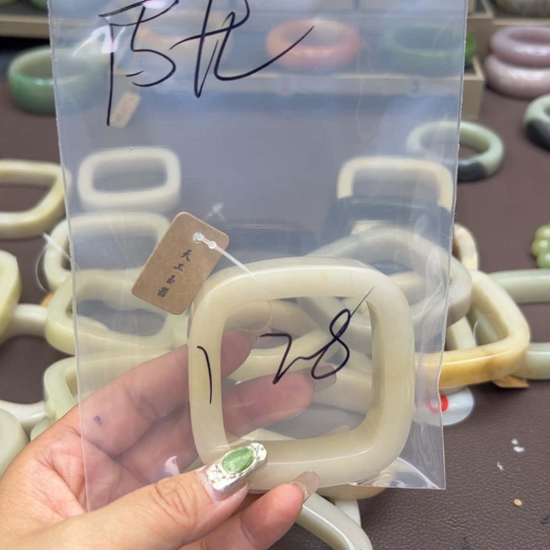 石英质玉手镯合金卡**啦