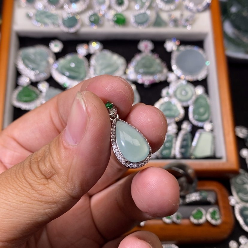 【闪购商品】翡翠颈饰未镶嵌天然