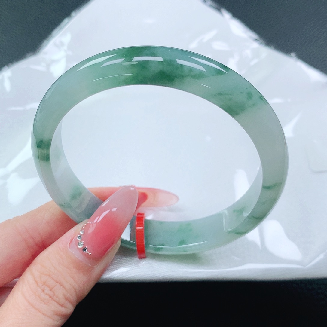翡翠手镯未镶嵌58圈