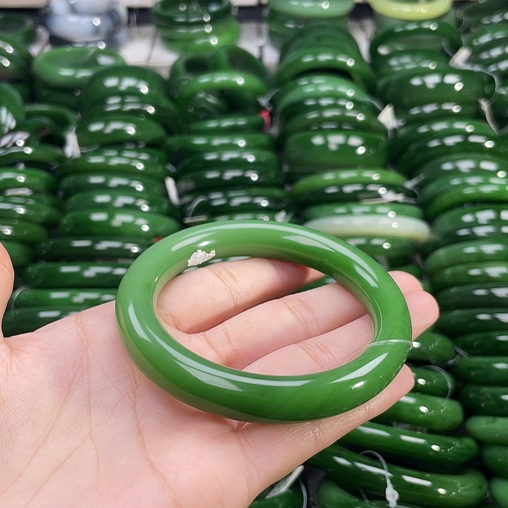 未镶嵌手镯和田玉（碧玉）