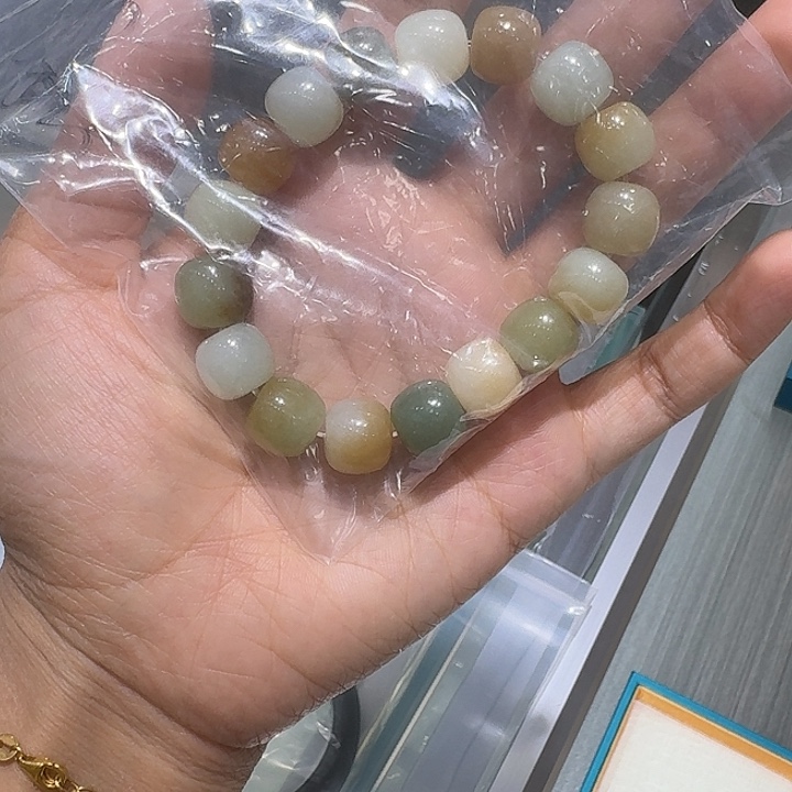 不****和田玉（糖玉）未镶嵌手链