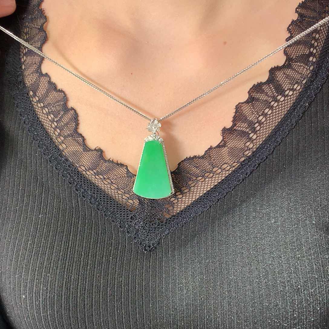 翡翠吊坠(赠链)18K金镶嵌