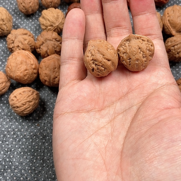 文玩核桃吊坠野生小宫灯