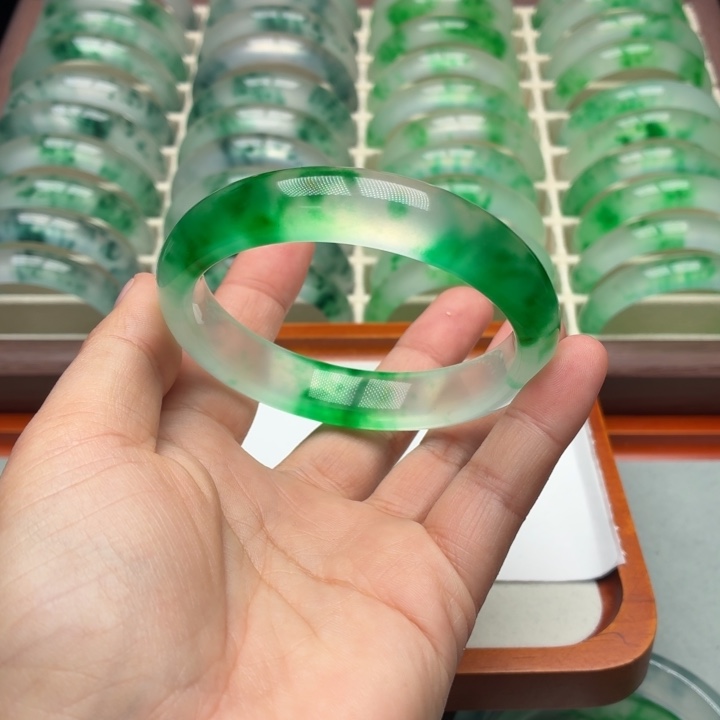 G***m石英质玉未镶嵌手镯