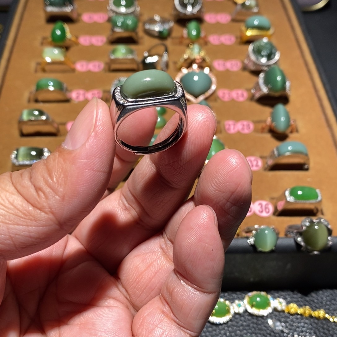 和田玉未镶嵌戒指