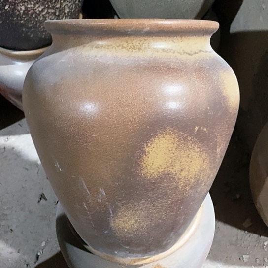 紫砂花盆口20高度30底裂黄