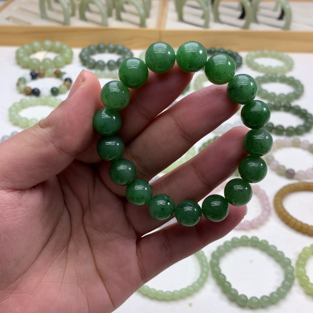 和田玉手串（猕猴桃碧玉12）未镶嵌