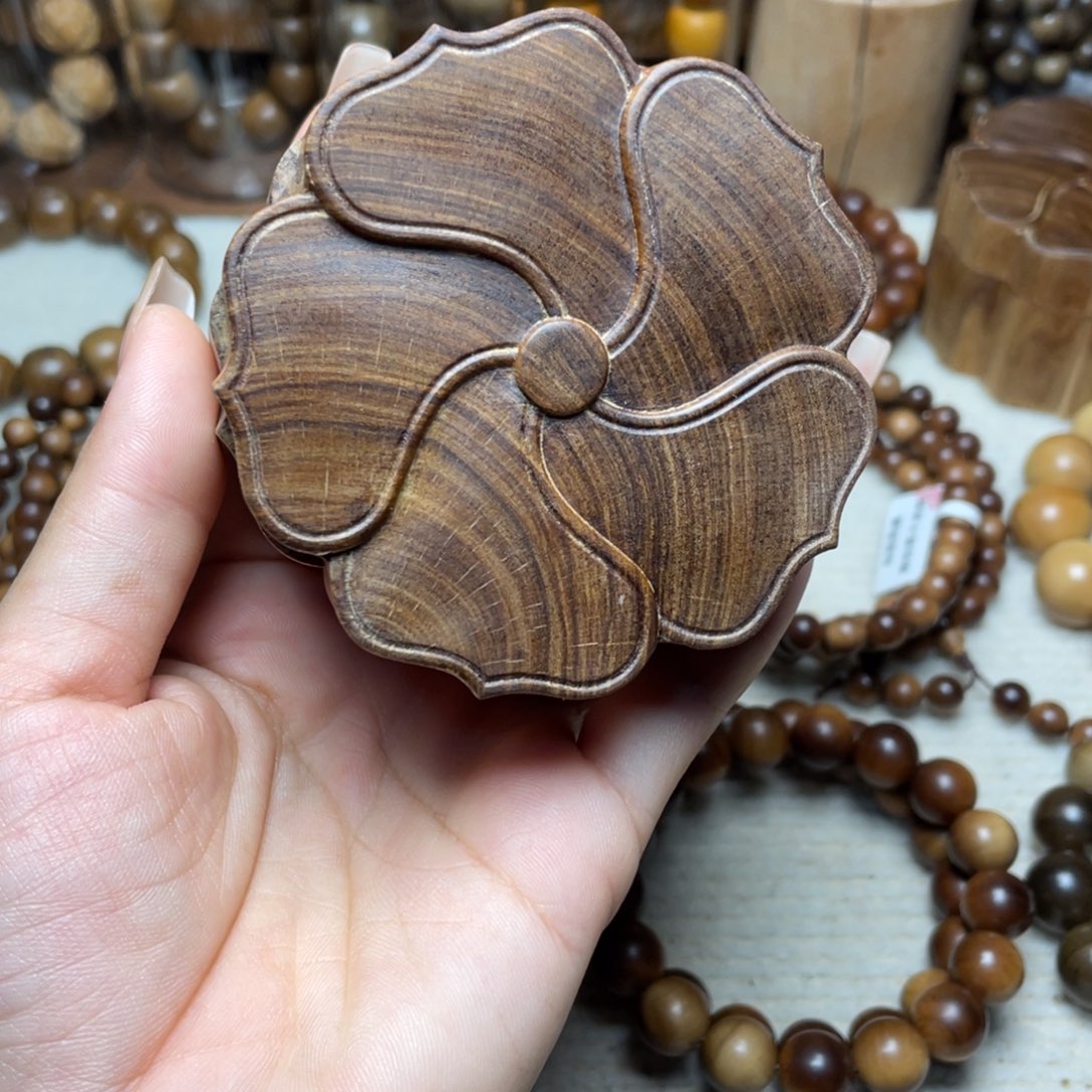 檀香木把件印度老山檀香莲花瑕疵