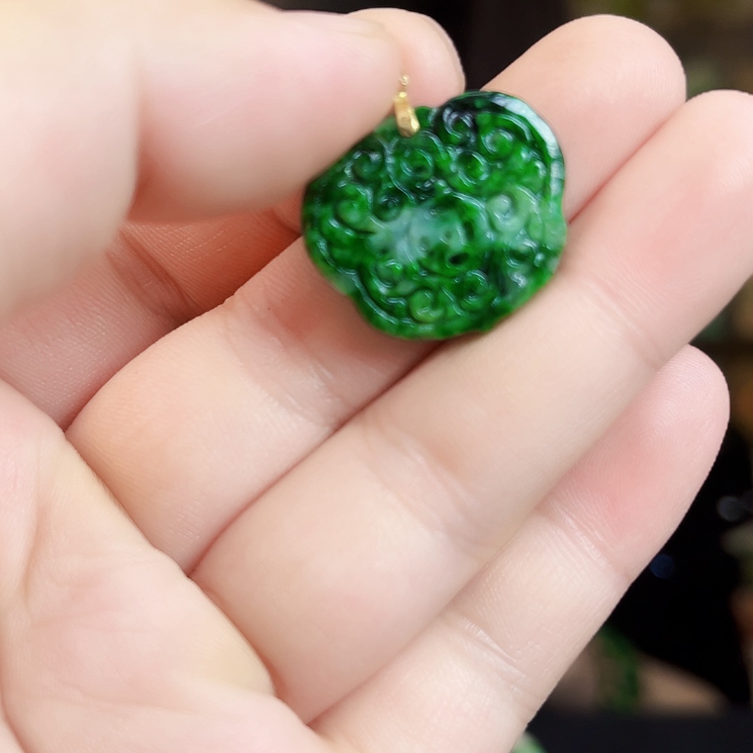 翡翠18K金镶嵌颈饰吊坠