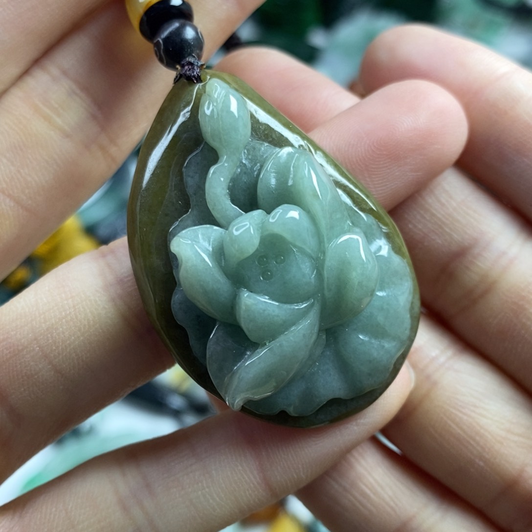 翡翠颈饰未镶嵌吊坠
