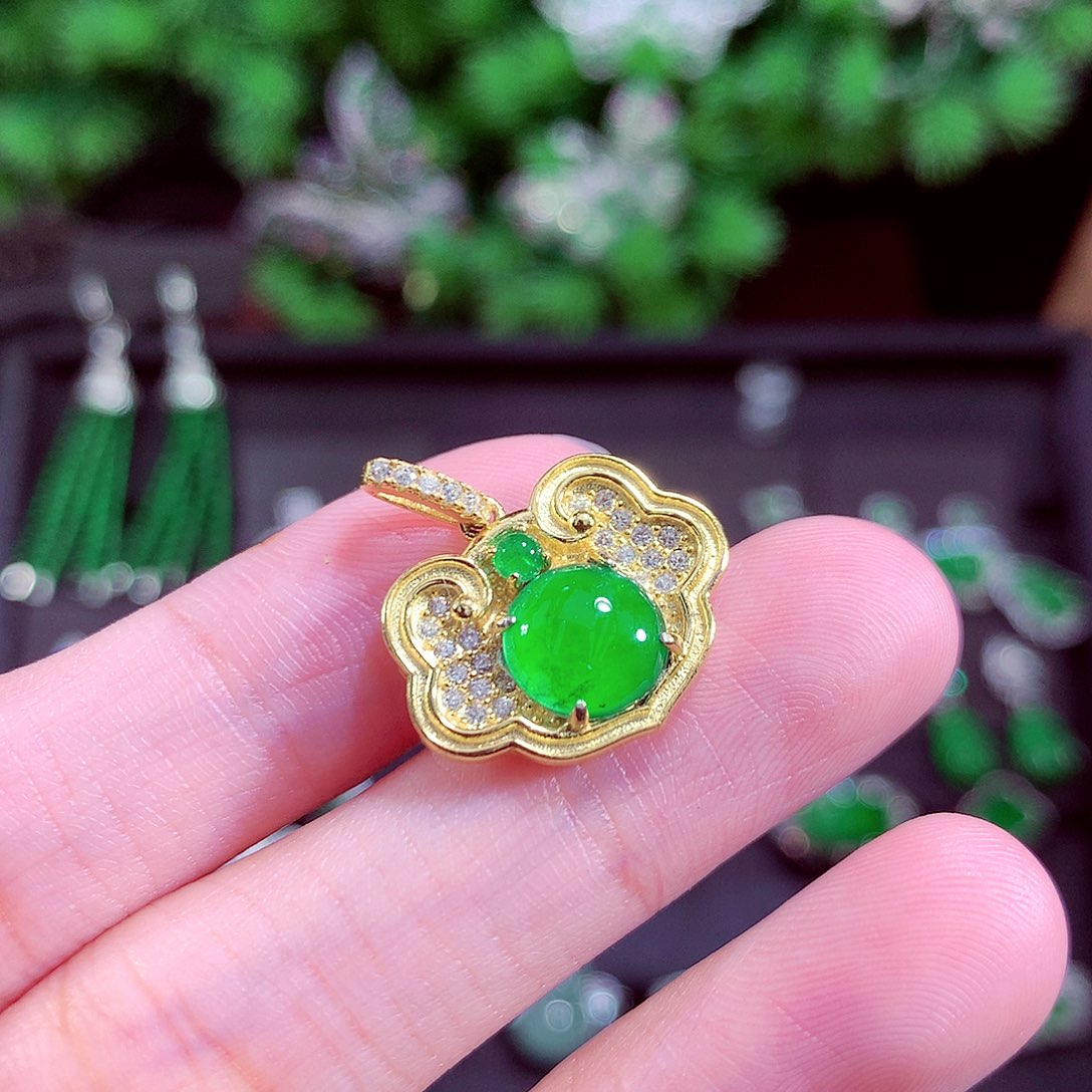 颈饰未镶嵌翡翠天然