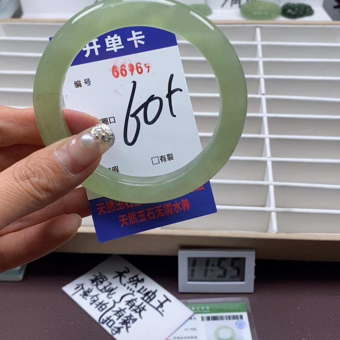 蛇纹石玉手镯未镶嵌