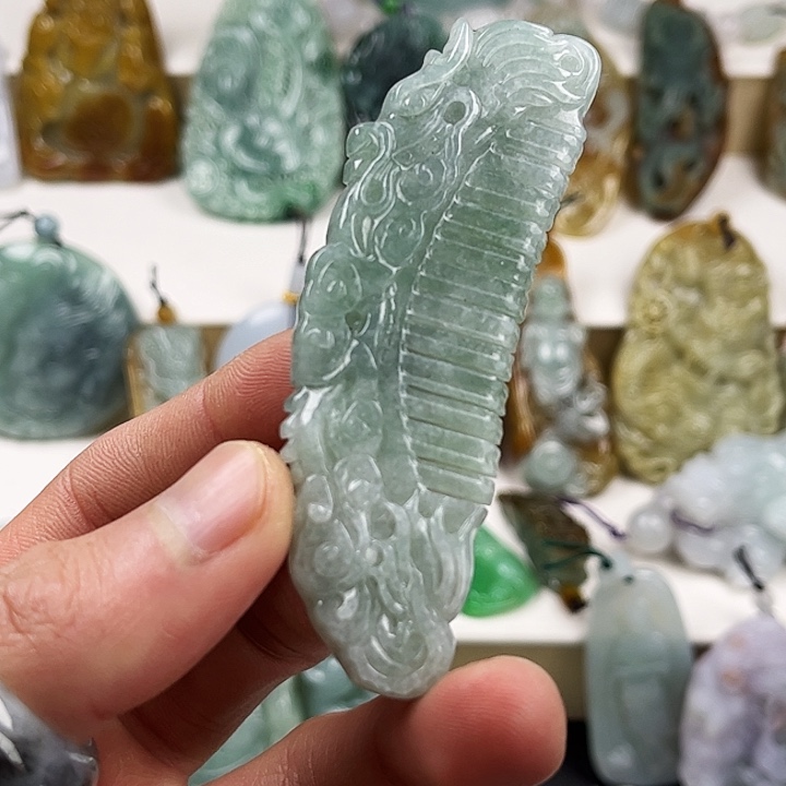 翡翠颈饰未镶嵌翡翠