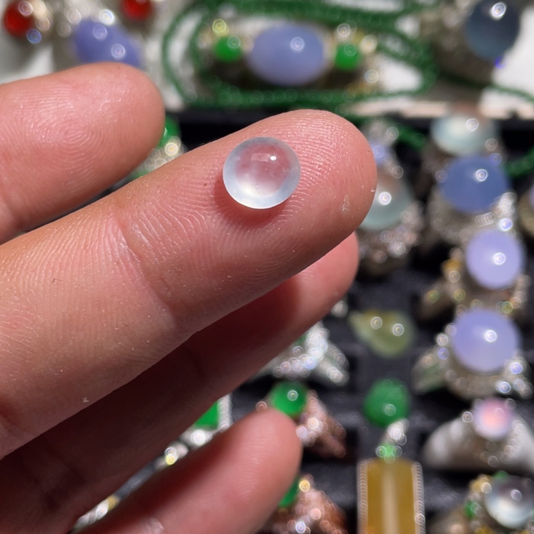 翡翠配石白冰蛋面