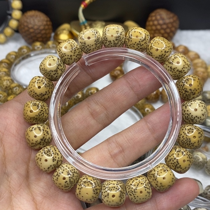 星月菩提吊坠黑**?12润黄小细星