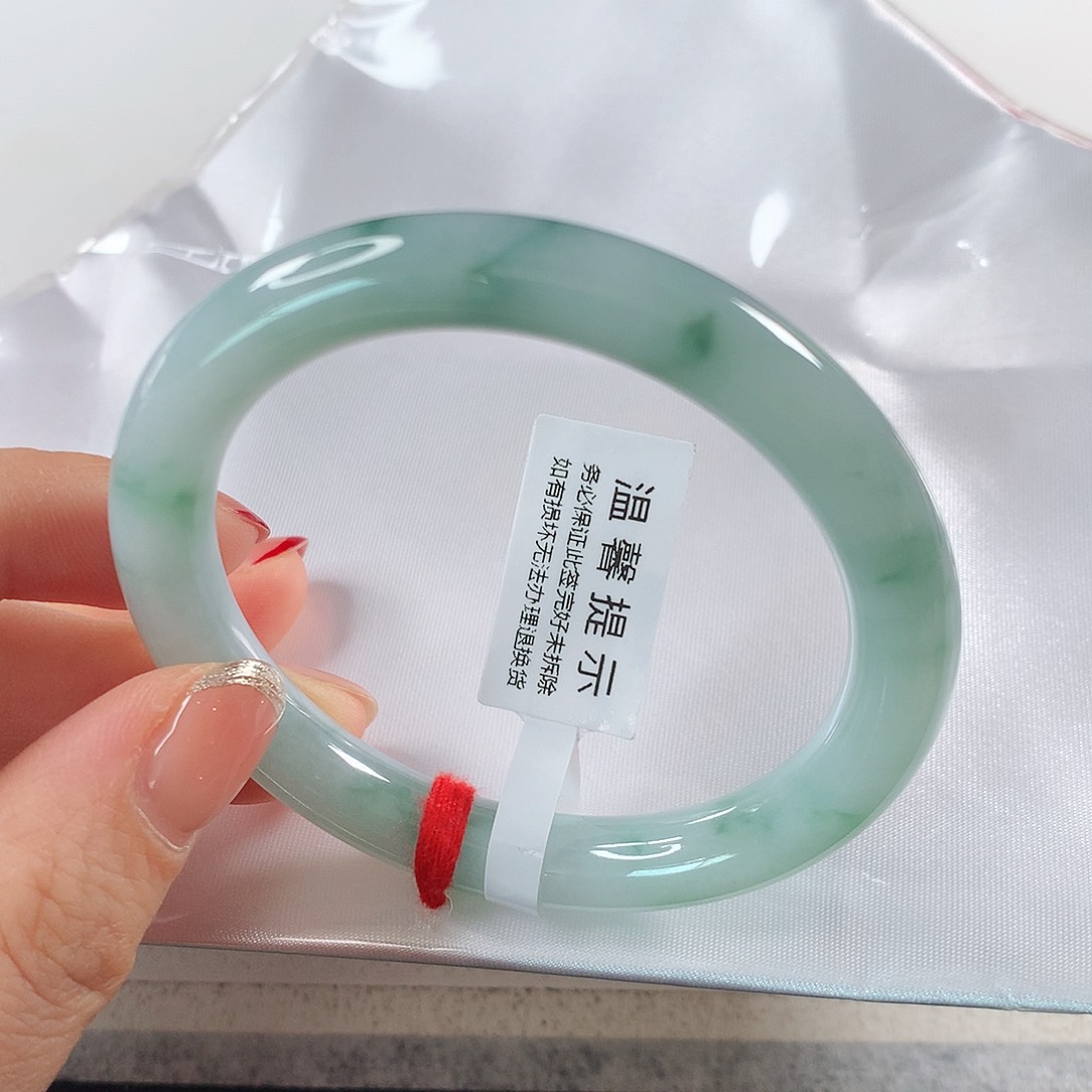 翡翠手镯未镶嵌 圆条⑨①