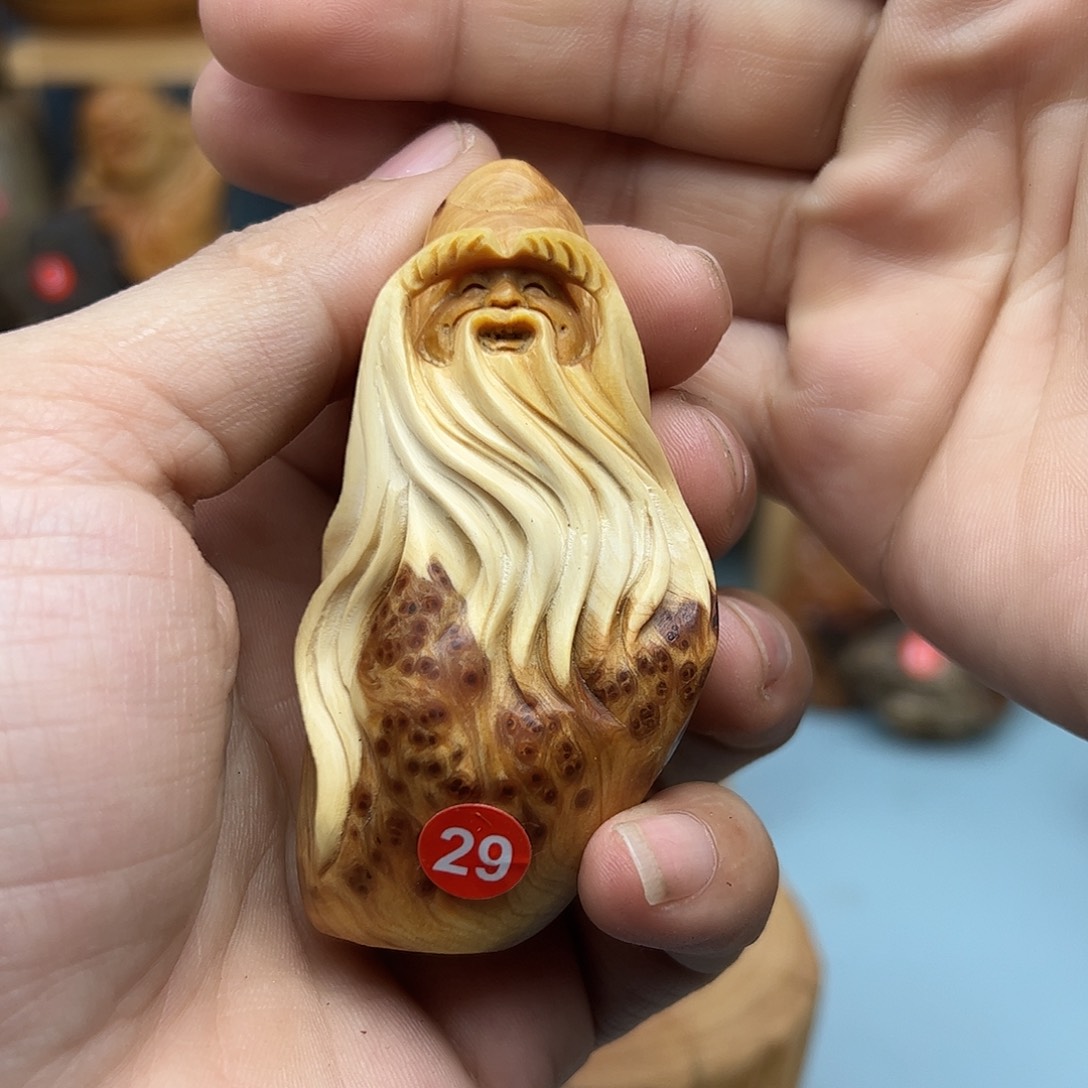 木幸***街柏木摆件手把件