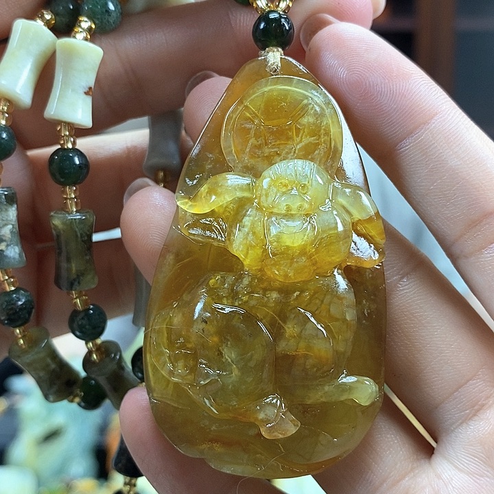 蛇纹石玉未镶嵌颈饰