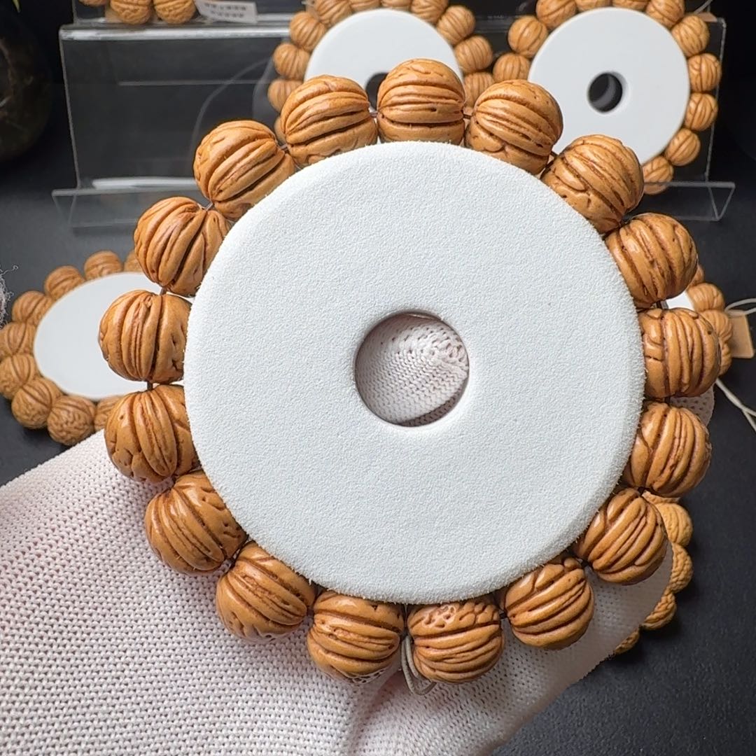 桃核手串盘锦野生大肌肉