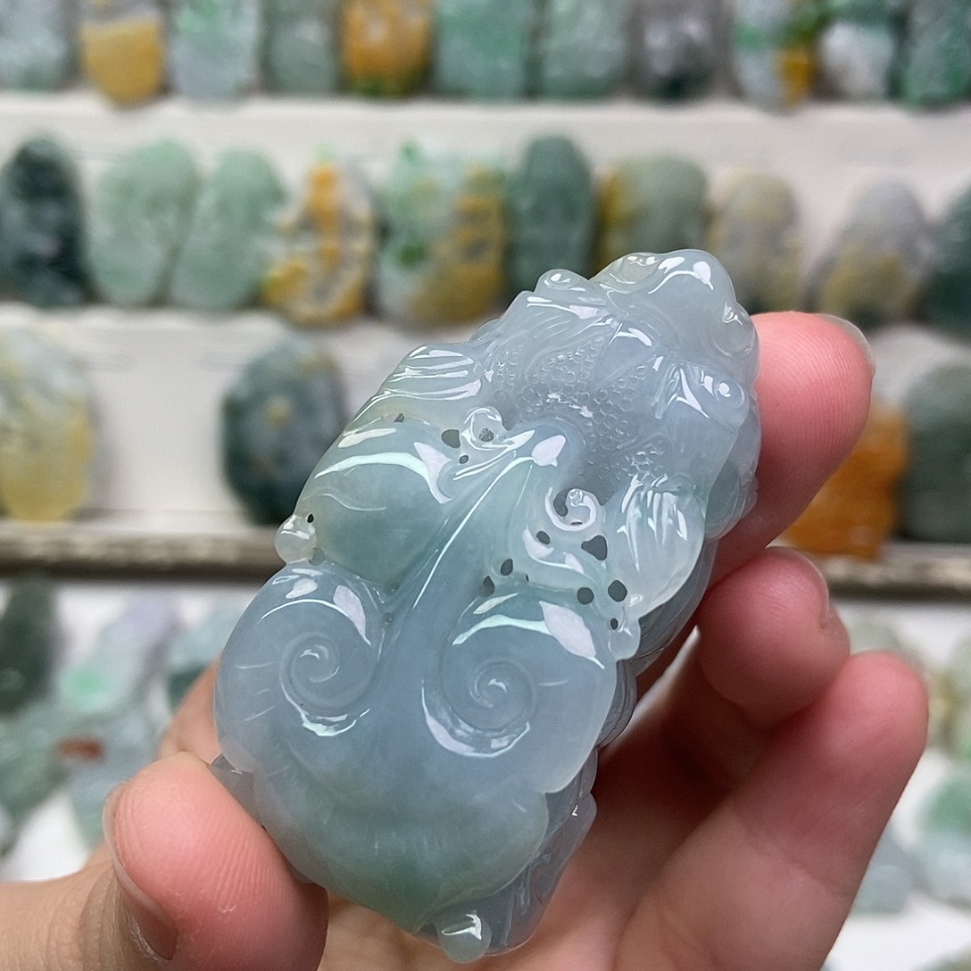 翡翠未镶嵌吊坠(赠链)