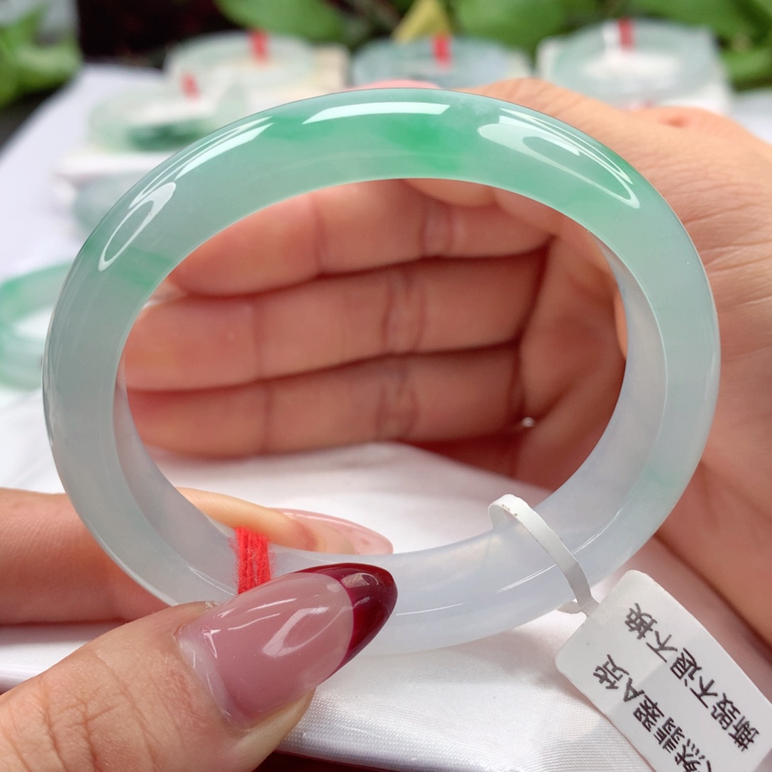 翡翠手镯（贵妃镯）未镶嵌正53宽边起胶冰绿 小柒