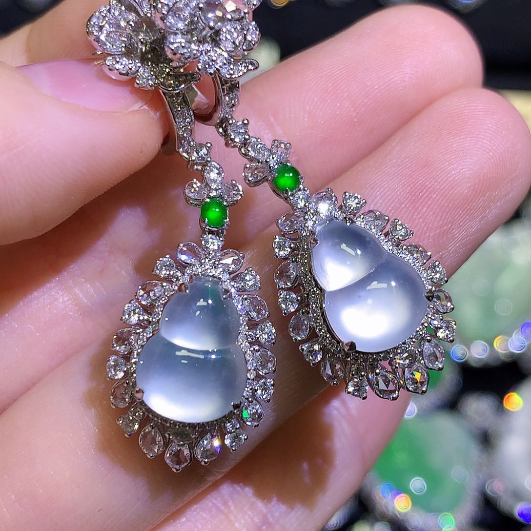 翡翠耳饰18K金镶嵌玻璃种极光白葫芦耳坠