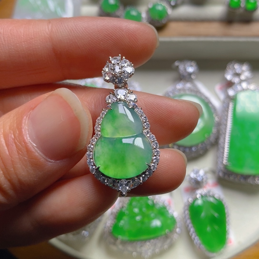 翡翠颈饰银S925镶嵌葫芦吊坠