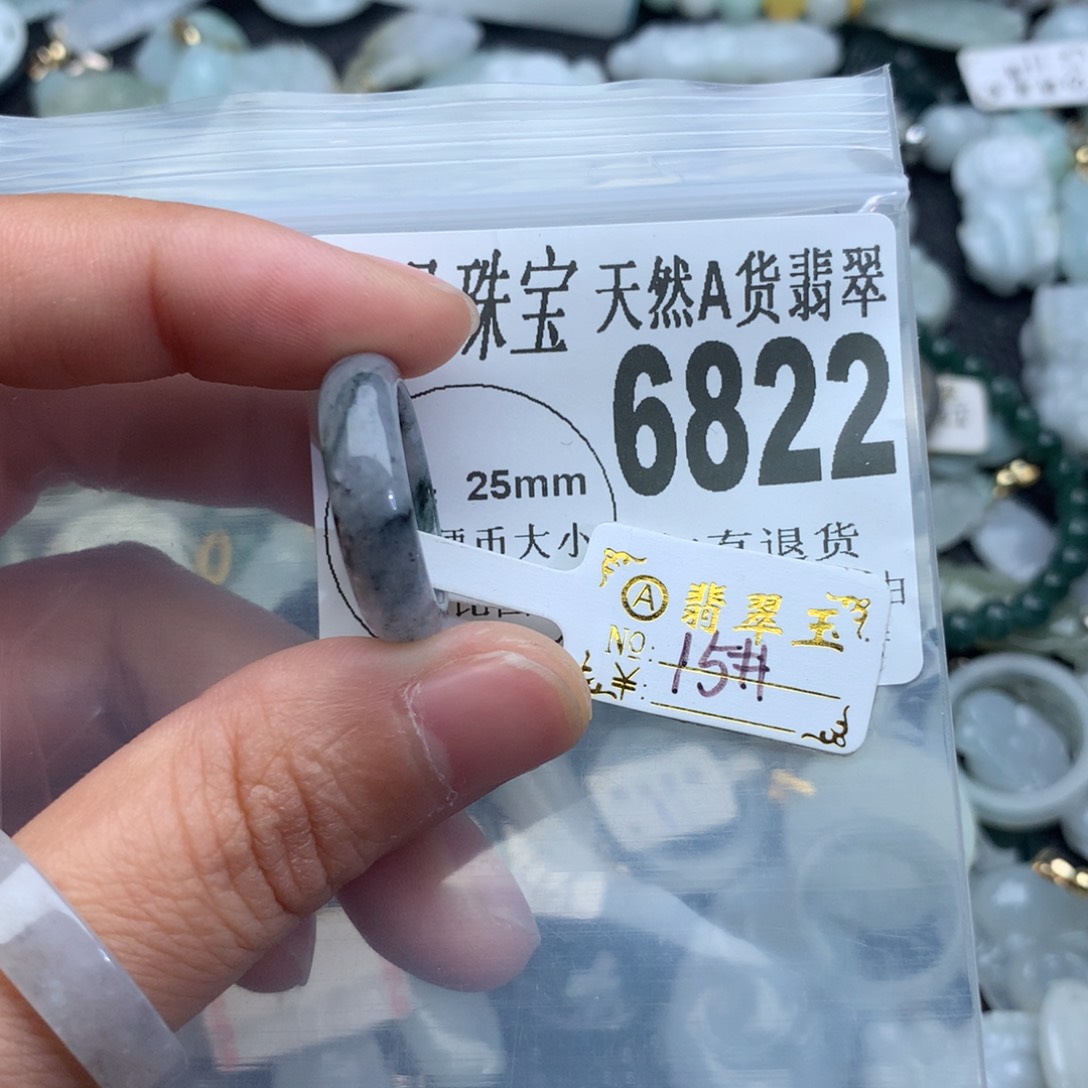 翡翠颈饰未镶嵌6822。