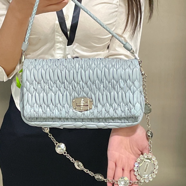 95新 MIU MIU/缪缪 99新天蓝色褶皱小众白色水晶扣单肩包时尚
