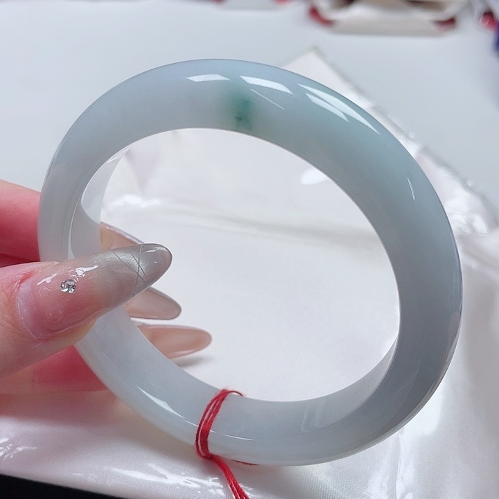 翡翠手镯未镶嵌缅甸