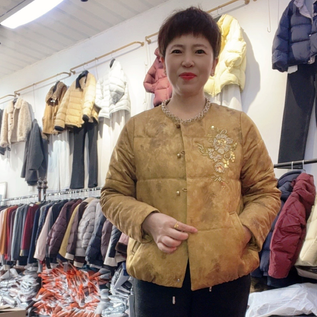 于红服装店冬季纯手工穿珠刺绣棉衣