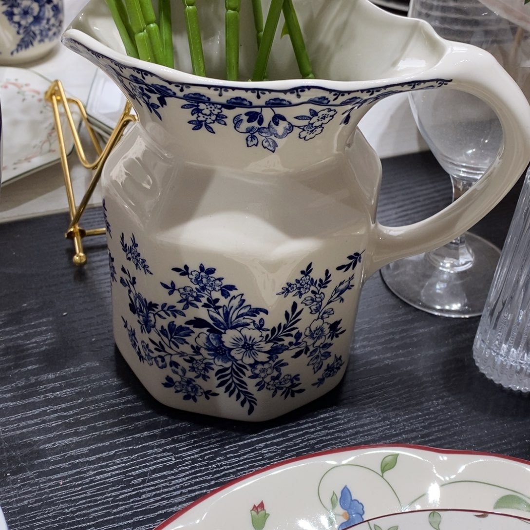 瓷微瑕德文郡水升壶