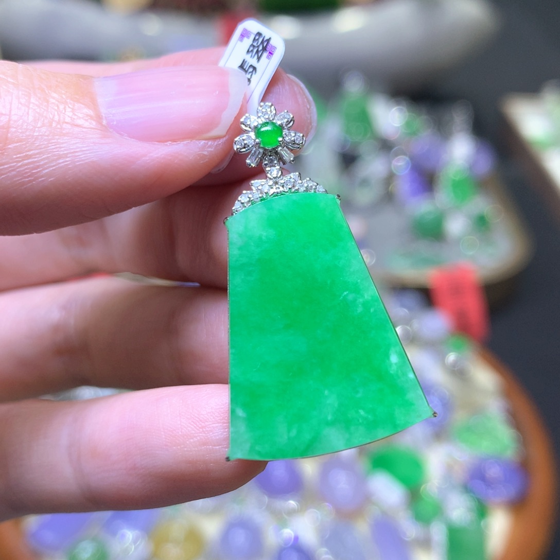 【闪购商品】翡翠颈饰18K金镶嵌翡翠吊坠项链