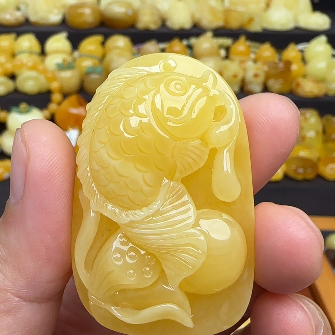 蜜蜡吊坠(赠链)未镶嵌天然俄料鸡油黄鱼吊坠