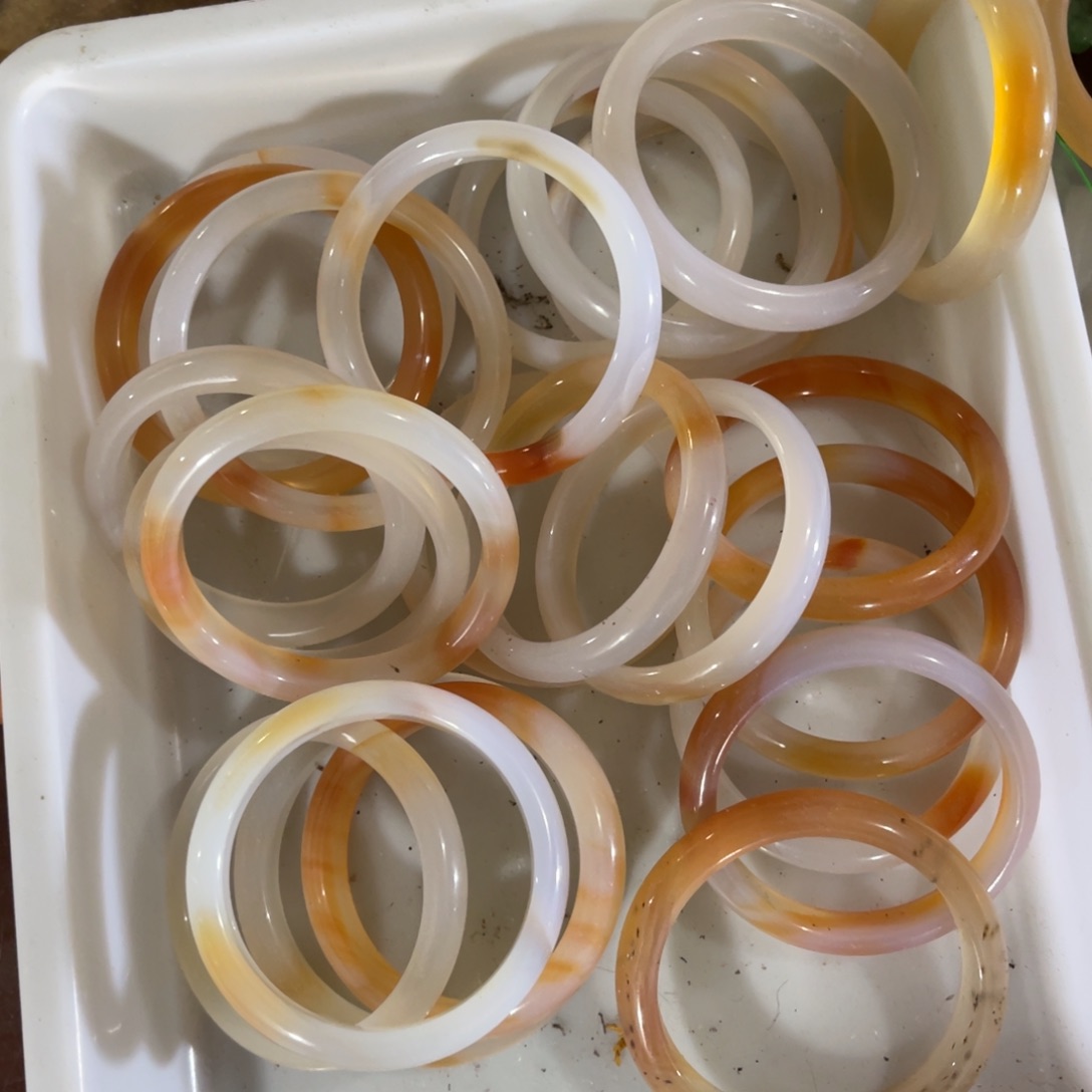 石英质玉未镶嵌颈饰