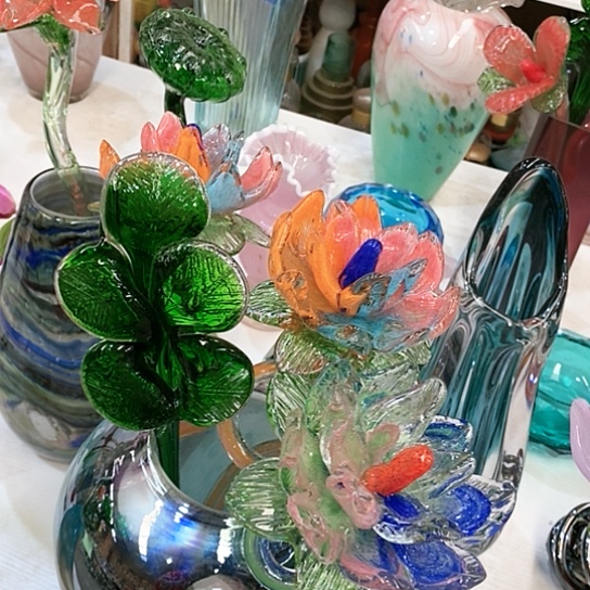 琉璃花瓶高45厘米宽9厘米