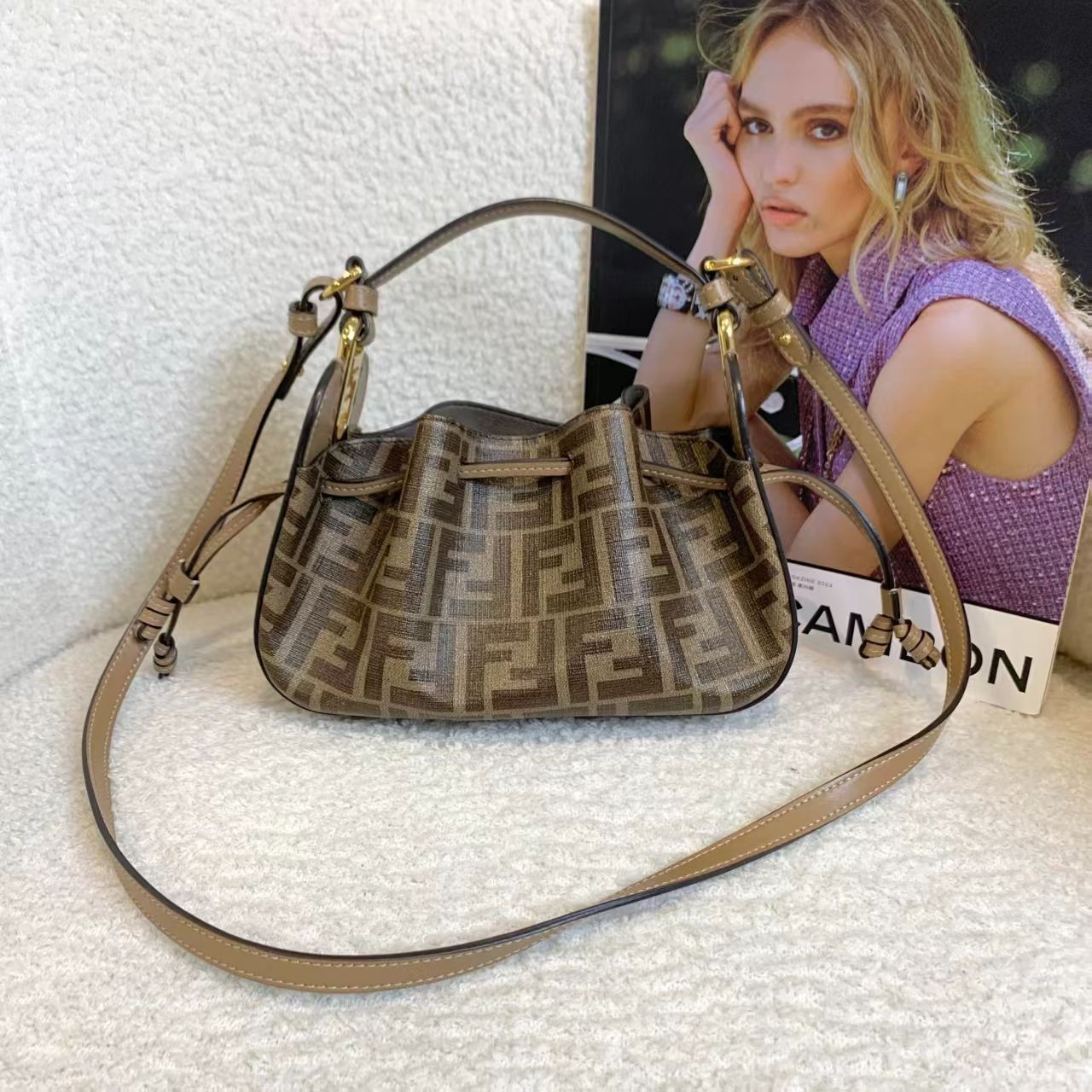 99新 FENDI/芬迪 壹臻/老花抽绳饺子包 70859880