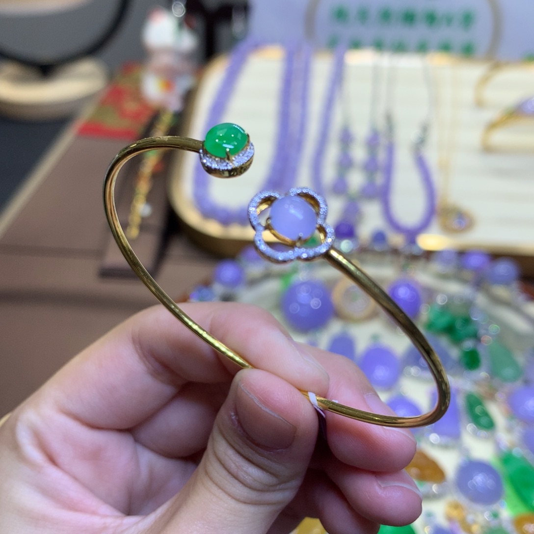 翡翠18K金镶嵌颈饰翡翠