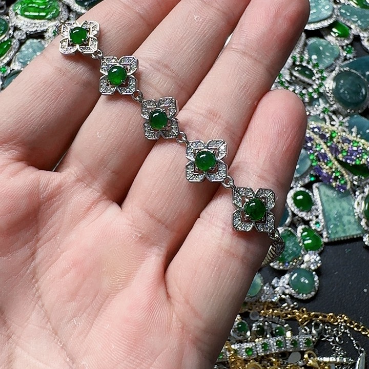 翡翠颈饰未镶嵌天然A货翡翠放漏